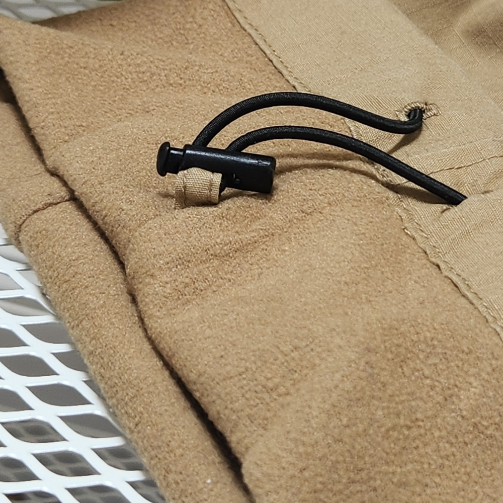 Uniqlo Men's Cargo Pants in Tan - Picture 6 of 10